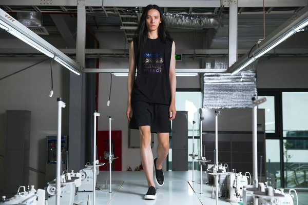 Voyage dans le temps : 5 vidéoclips emblématiques pour explorer la mode des années 80